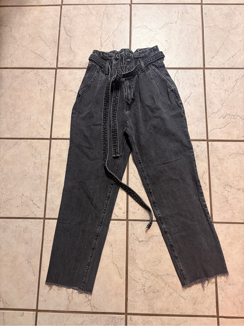 Abercrombie & Fitch High-Rise Paperbag Jeans - Charcoal Black